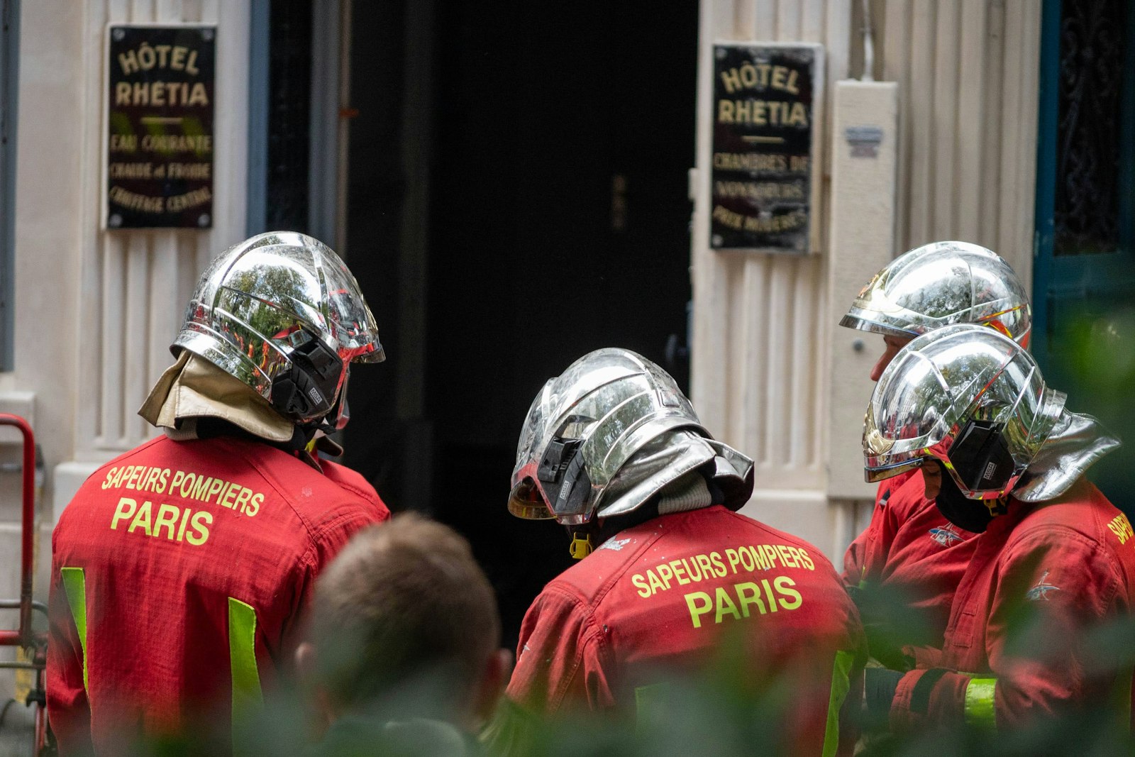 Depuis 100 000 hectares brûlés, les pompiers français crient leur désespoir
