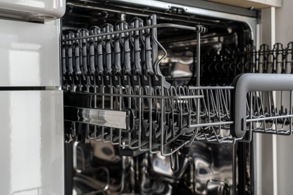 Entretenir son lave-vaisselle : guide pratique et conseils
