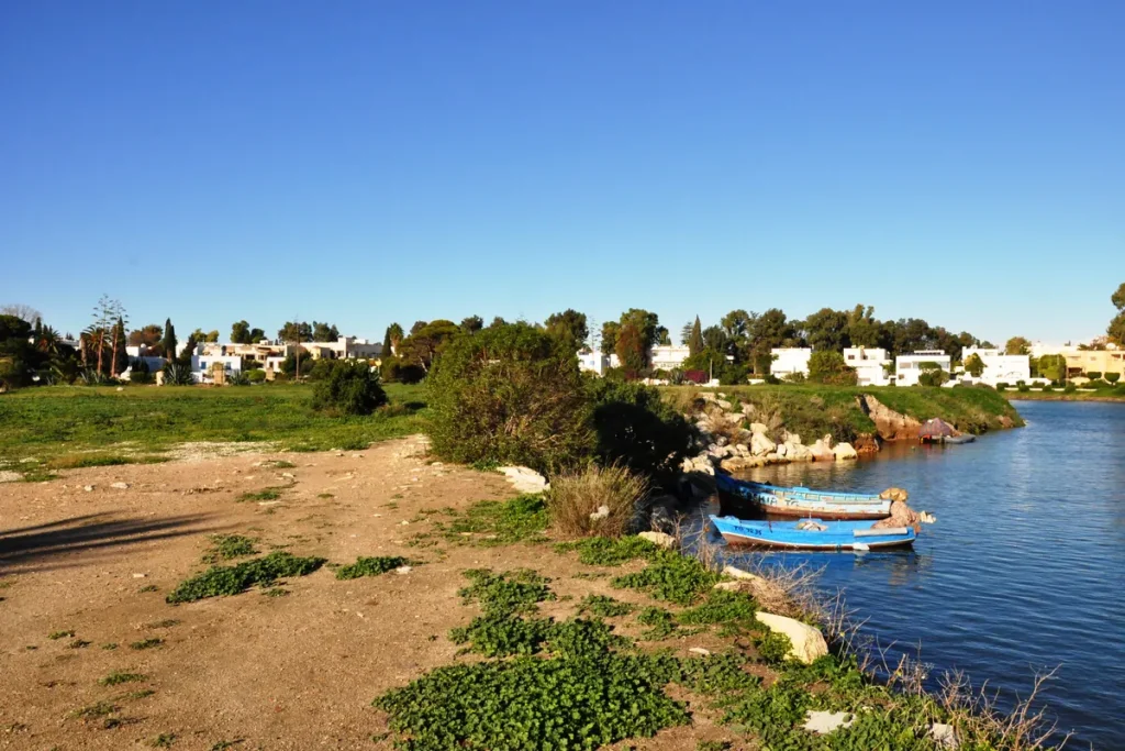 ports puniques de Carthage, lagune et barques de pêche