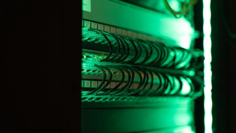 Cybersécurité et intelligence artificielle : la nouvelle ligne de défe