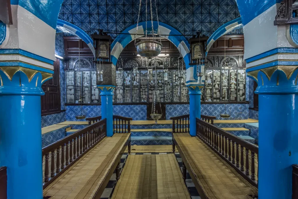 intérieur de la synagogue de la Ghriba à Djerba